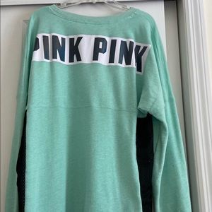 Long sleeve jersey top.